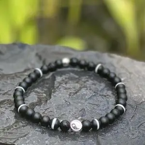 Armband Yin Yang, mat zwart/wit gestreept