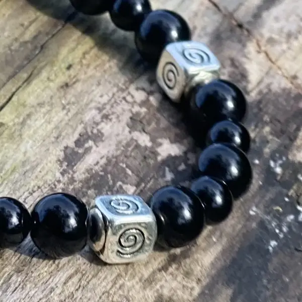 Kralen armband, Black Onyx Agaat met DQ metalen vierkantjes