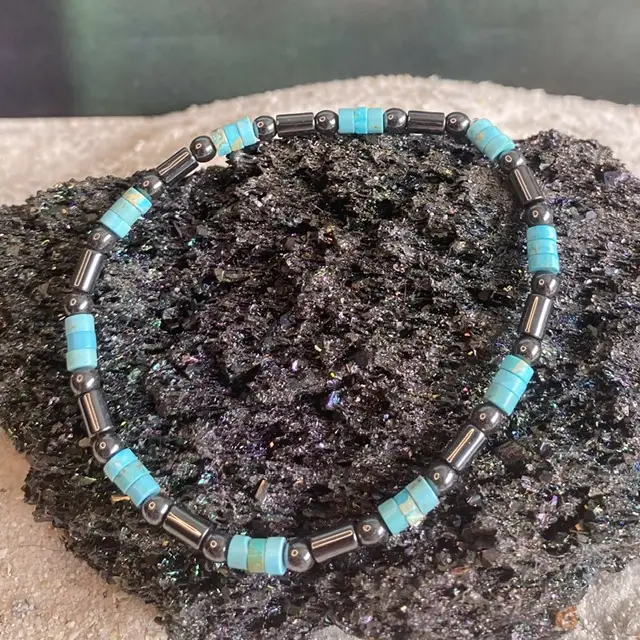 Armband Heishi 4mm Turquoise met Hematiet