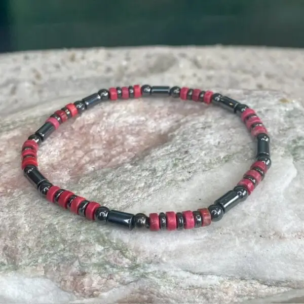 Armbanden platte heishi kralen 4x2mm rood