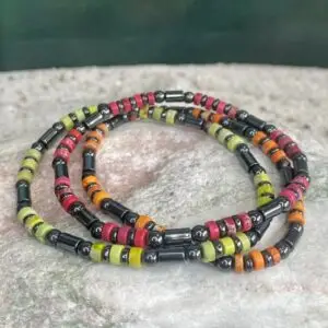 Armbanden platte heishi kralen 4x2mm rood, oranje en groen