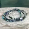 Armbanden platte heishi kralen 4x2mm wit, turquoise en blauw