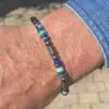 Armbanden platte Heishi kralen 6mm in 3 kleuren gecombineerd met Hematiet cylinders blauw turquoise