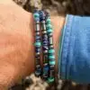 Armbanden platte Heishi kralen 6mm in 3 kleuren gecombineerd met Hematiet cylinders blauw turquoise