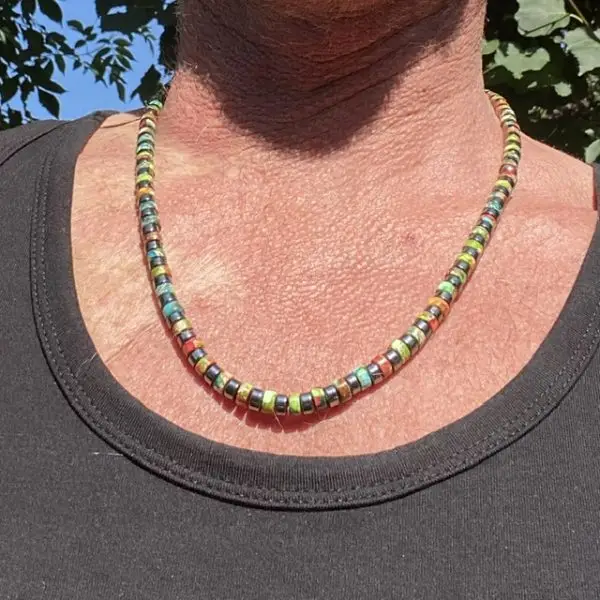 Ketting 60 cm van platte Heishi kralen Multicolour