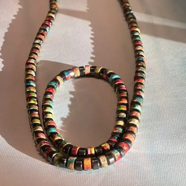 Armband en ketting platte Heishi kralen multicolour