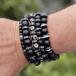 https://www.musthavebracelets.nl/product/kralen-armbandset-5-delig-tibet-xl-2-blackwhite/