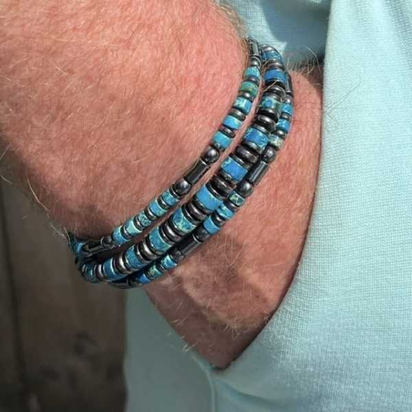 Armband Jackson met Heishi kralen blauw 4 en 6mm en Hematiet