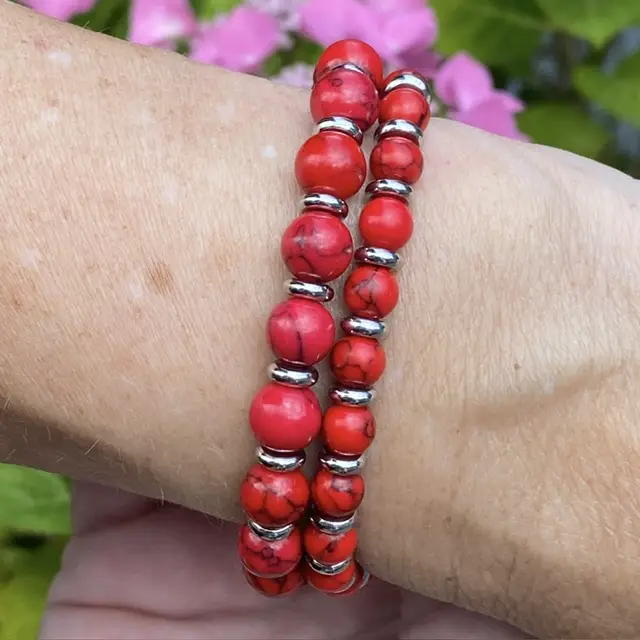 elastische armband met rood agaat